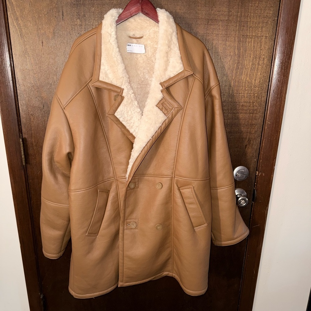 Mens 2X oversized tan faux leather & Sherpa coat (final markdown)